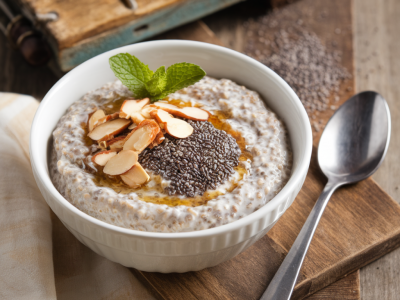 Comment préparer un petit-déjeuner sain et rapide avec avoine et graines de chia