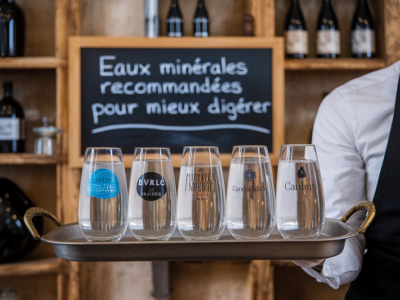 Eaux minérales recommandées pour mieux digérer : 5 choix d'un sommelier